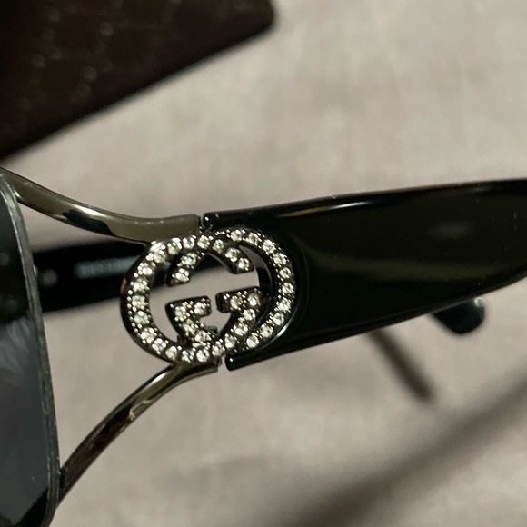 Womens Gray and Black Gucci Sunglasses - Picture 3 of 5